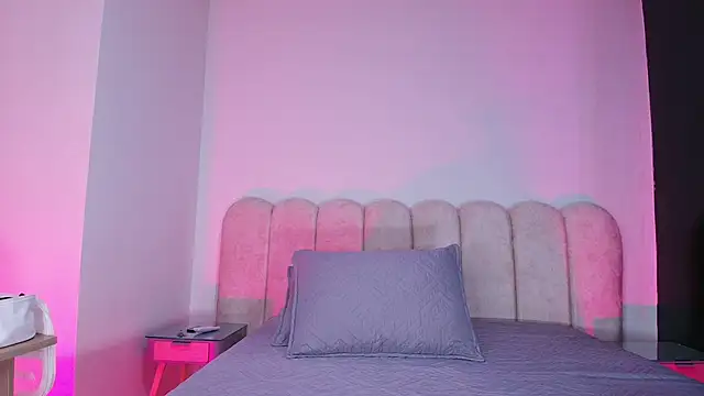 mia stanfort online show from November 22, 7:13 pm