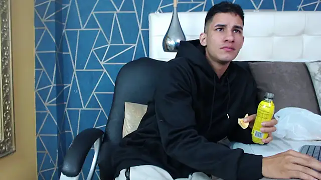 Snapshot of JakeMoxley chatting on January 18, 12:36 pm JakeMoxley online show from January 18, 12:36 pm