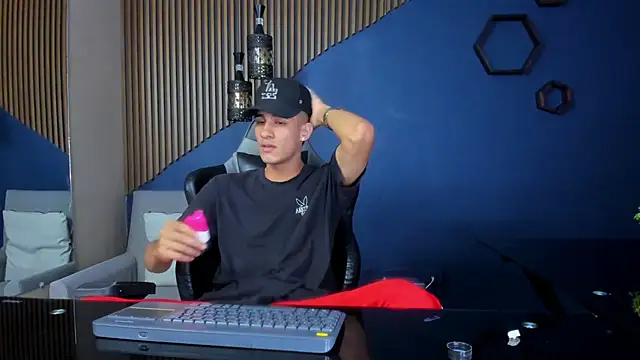 Snapshot of JakeMoxley chatting on January 20, 7:04 pm JakeMoxley online show from January 20, 7:04 pm