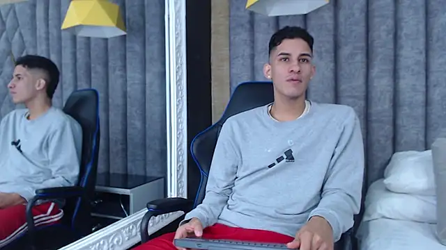 Snapshot of JakeMoxley chatting on February 5, 12:49 pm JakeMoxley online show from February 5, 12:49 pm