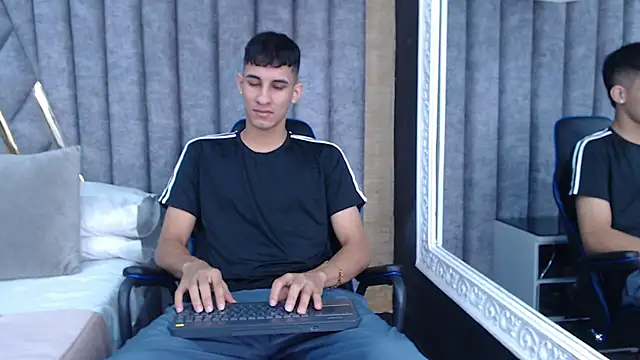 Snapshot of JakeMoxley chatting on February 13, 2:31 pm JakeMoxley online show from February 13, 2:31 pm