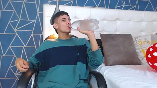 Snapshot of JakeMoxley chatting on February 16, 12:32 pm JakeMoxley online show from February 16, 12:32 pm