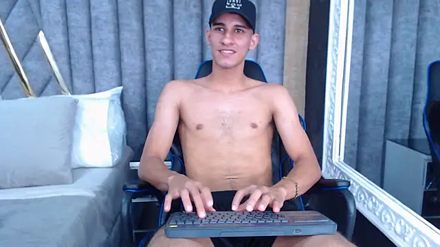 Snapshot of JakeMoxley chatting on March 6, 6:05 pm JakeMoxley online show from March 6, 6:05 pm