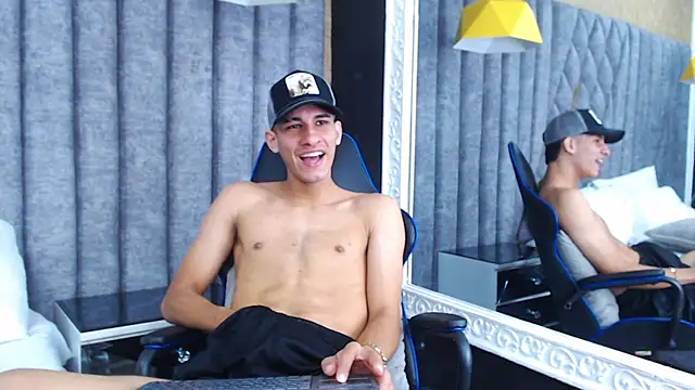 Snapshot of JakeMoxley chatting on March 13, 3:39 pm JakeMoxley online show from March 13, 3:39 pm