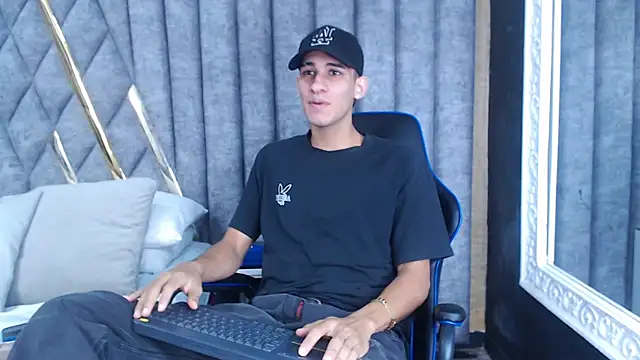 Snapshot of JakeMoxley chatting on March 16, 1:38 pm JakeMoxley online show from March 16, 1:38 pm