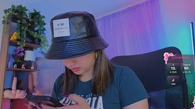 emilyrouxe online show from November 28, 4:09 pm