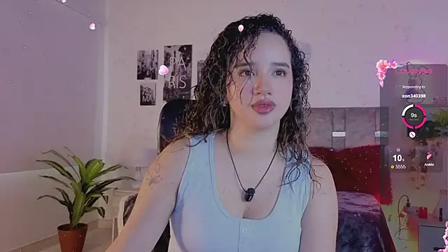 Snapshot of emilyrouxe chatting on July 13, 3:48 pm emilyrouxe online show from July 13, 3:48 pm