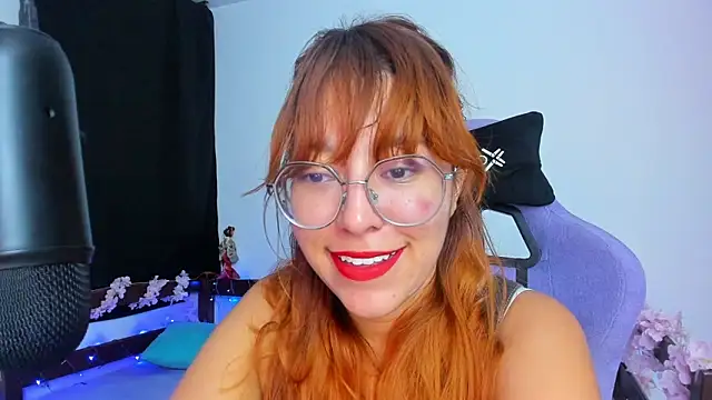  Moon Johnson online show from October 21, 11:49 pm