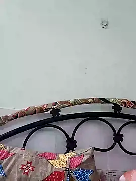 Snapshot of Aaliya_Love chatting on December 10, 6:44 am Aaliya Love online show from December 10, 6:44 am