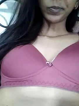 Snapshot of Aaliya_Love chatting on December 18, 3:33 pm Aaliya Love online show from December 18, 3:33 pm