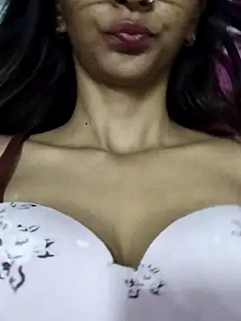Snapshot of Aaliya_Love chatting on March 2, 11:39 am Aaliya Love online show from March 2, 11:39 am