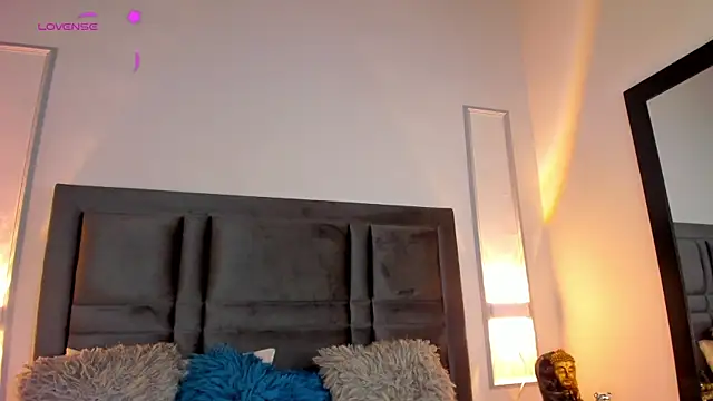 Snapshot of EmmaBecket2 chatting on January 29, 3:33 am EmmaBecket2 online show from January 29, 3:33 am