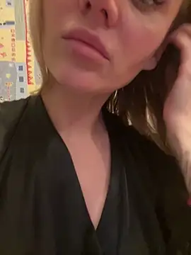 Snapshot of -Cherry-lady- chatting on December 9, 2:06 pm -Cherry-lady- online show from December 9, 2:06 pm