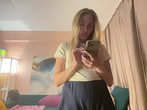 Snapshot of -Cherry-lady- chatting on February 10, 10:09 pm -Cherry-lady- online show from February 10, 10:09 pm