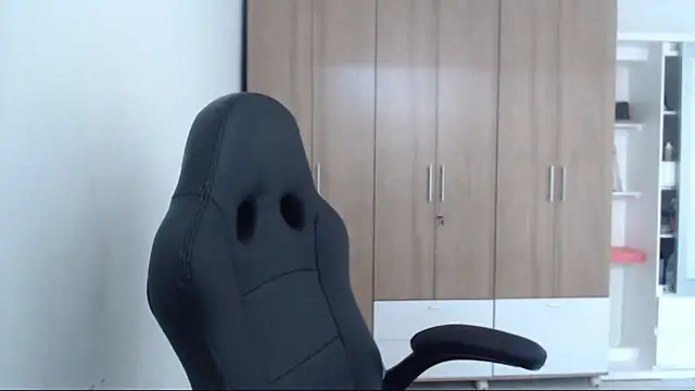 Snapshot of RoxanaLove9 chatting on February 27, 5:57 pm RoxanaLove9 online show from February 27, 5:57 pm