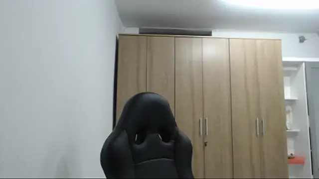 Snapshot of RoxanaLove9 chatting on March 21, 3:00 am RoxanaLove9 online show from March 21, 3:00 am