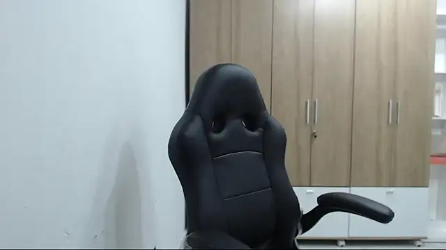 Snapshot of RoxanaLove9 chatting on March 31, 11:05 pm RoxanaLove9 online show from March 31, 11:05 pm