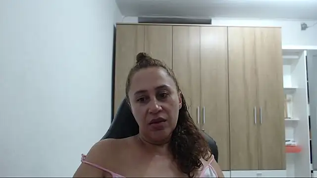 RoxanaLove9 online show from April 28, 2:38 am