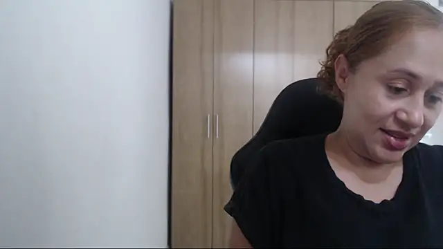 RoxanaLove9 online show from May 16, 5:34 pm