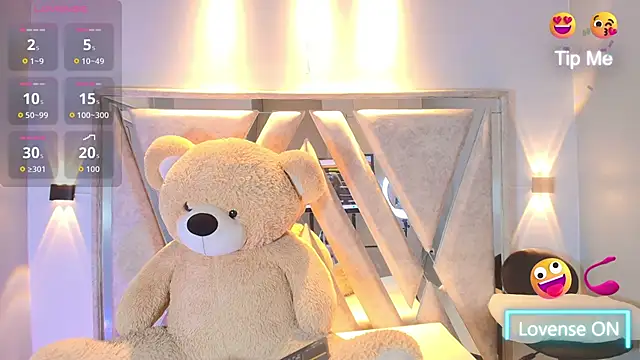 Snapshot of Annie9_ chatting on October 31, 9:54 am Annie9 online show from October 31, 9:54 am