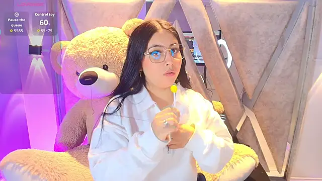 Snapshot of Annie9_ chatting on November 8, 4:01 am Annie9 online show from November 8, 4:01 am