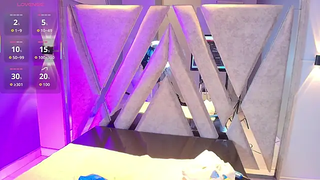 Snapshot of Annie9_ chatting on November 17, 9:20 pm Annie9 online show from November 17, 9:20 pm