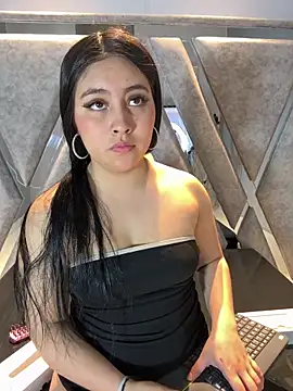 Snapshot of Annie9_ chatting on November 23, 5:18 am Annie9 online show from November 23, 5:18 am