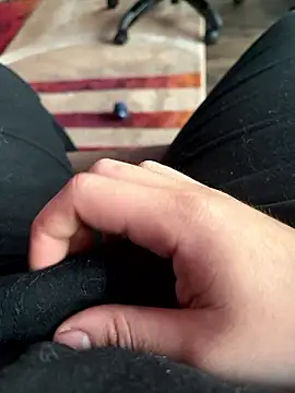 Snapshot of themasteer69 chatting on December 3, 8:06 pm themasteer69 online show from December 3, 8:06 pm