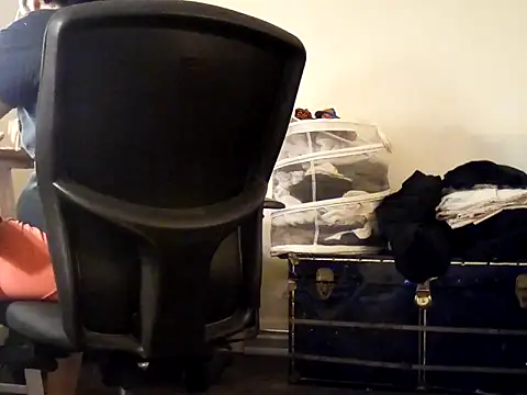 Snapshot of themasteer69 chatting on February 13, 3:29 am themasteer69 online show from February 13, 3:29 am