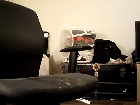 Snapshot of themasteer69 chatting on February 18, 1:21 am themasteer69 online show from February 18, 1:21 am