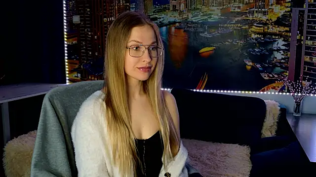 Snapshot of pusyavykusya chatting on April 10, 10:31 am pusyavykusya online show from April 10, 10:31 am