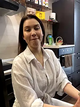 KikiWatson online show from December 2, 8:30 am