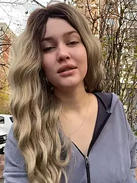 KikiWatson online show from December 12, 8:14 am