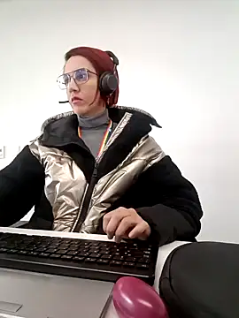 your red rose  online show from December 18, 1:45 pm