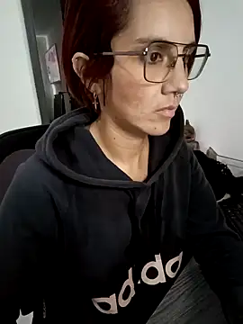 your red rose  online show from January 13, 10:35 pm