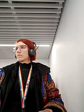 your red rose  online show from February 11, 3:29 pm