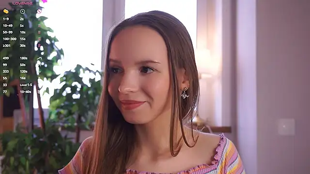 AlodiaHamblett online show from October 31, 8:37 am