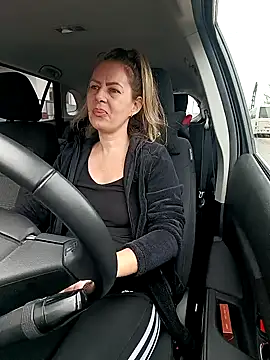 Snapshot of uber_babe chatting on March 30, 9:21 am uber babe online show from March 30, 9:21 am