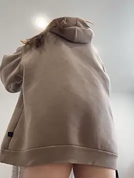 Snapshot of Topvi_ chatting on November 9, 8:23 am Topvi online show from November 9, 8:23 am