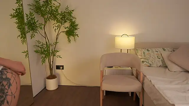 Peopleneedlove144 online show from January 10, 2:19 pm