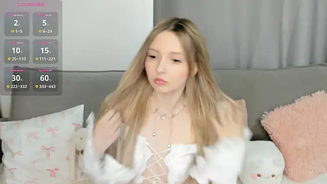 Snapshot of mendaciouss chatting on October 5, 4:44 am mendaciouss online show from October 5, 4:44 am