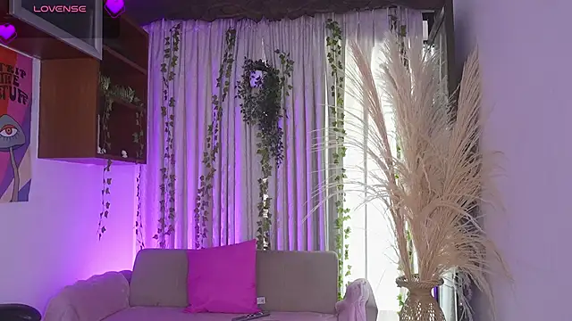 HannaRhodes online show from March 17, 1:58 pm