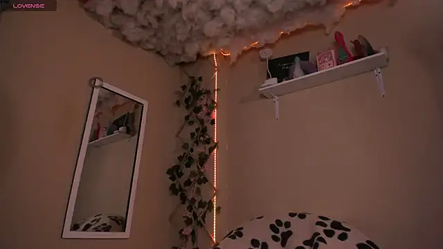 MadelineBenet online show from September 15, 2:00 am