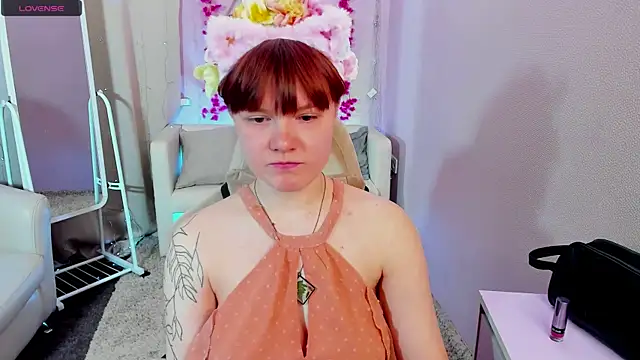 DreamyLuna online show from November 7, 9:15 pm