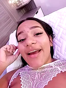 AmaraVelez online show from January 8, 5:05 pm