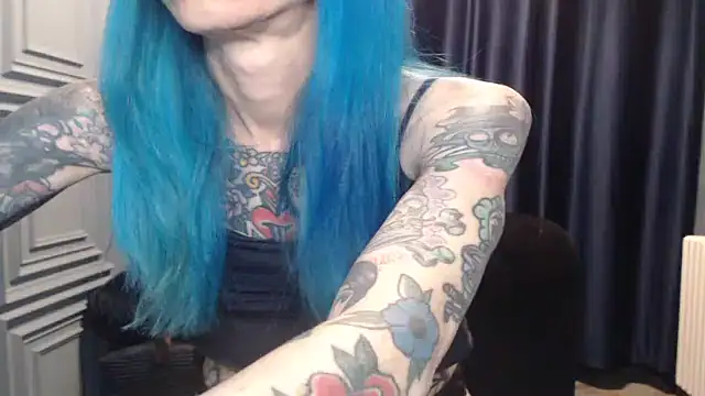 Snapshot of RavenryderUK chatting on April 6, 8:54 pm RavenryderUK online show from April 6, 8:54 pm