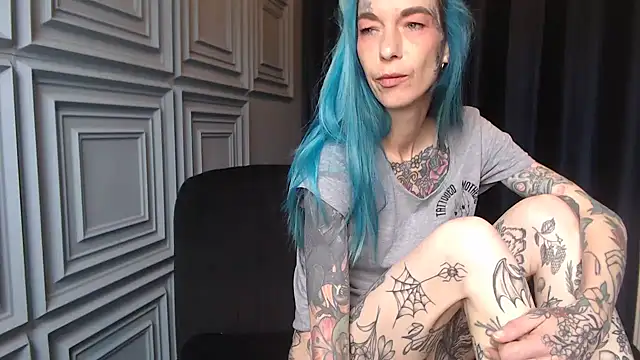 Snapshot of RavenryderUK chatting on April 17, 12:19 pm RavenryderUK online show from April 17, 12:19 pm