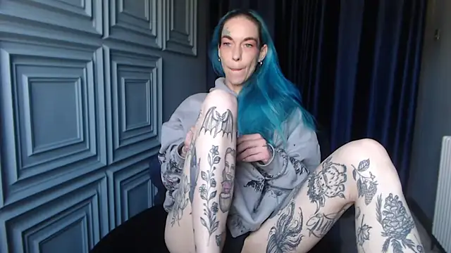 Snapshot of RavenryderUK chatting on April 22, 9:33 am RavenryderUK online show from April 22, 9:33 am