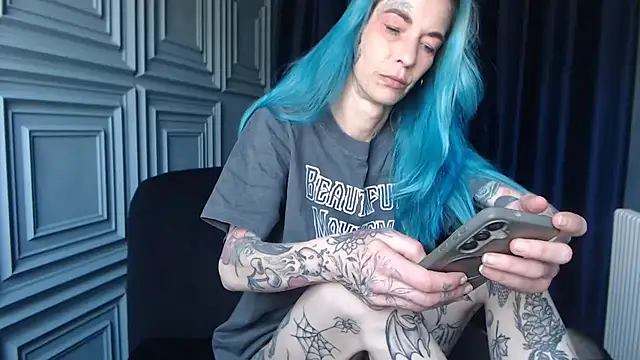 Snapshot of RavenryderUK chatting on May 1, 10:31 am RavenryderUK online show from May 1, 10:31 am