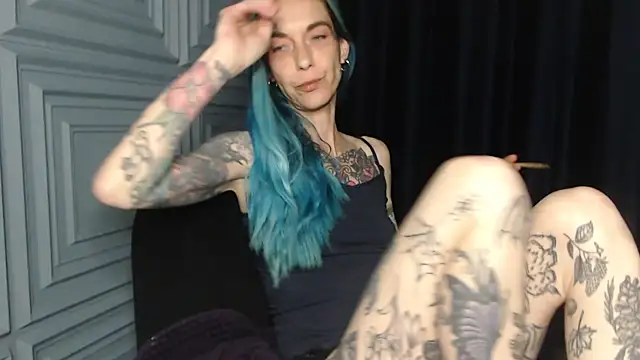 Snapshot of RavenryderUK chatting on May 10, 7:08 pm RavenryderUK online show from May 10, 7:08 pm